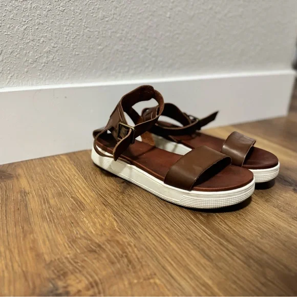 MIA Brown Sandals with White Sole - Picture 3 of 6